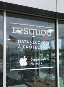 resquoo window lettering