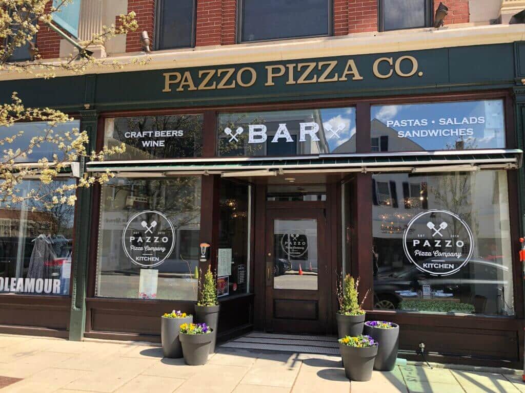 Window lettering at pizza store